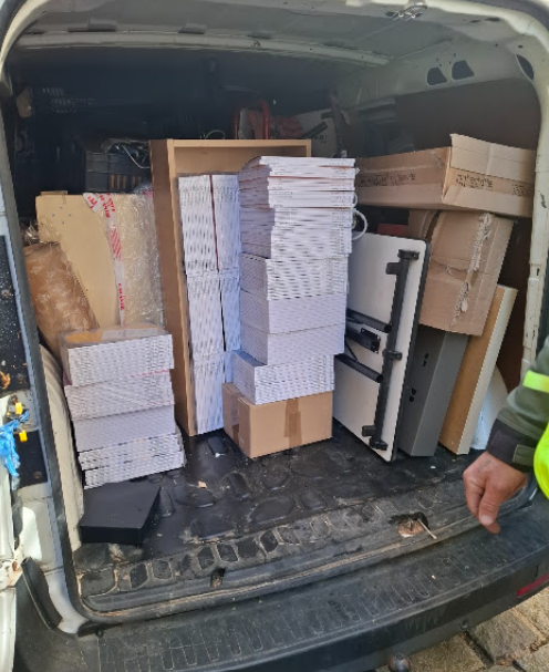 Camion de débarras rempli lors d'une intervention à Angers